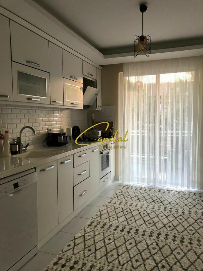 Apartament me qera 3+1 selite 600 euro
