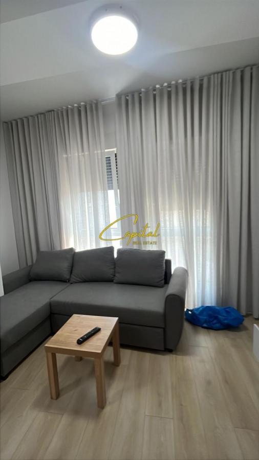 Apartament me qera 2+1 21 dhjetori 50.000 leke