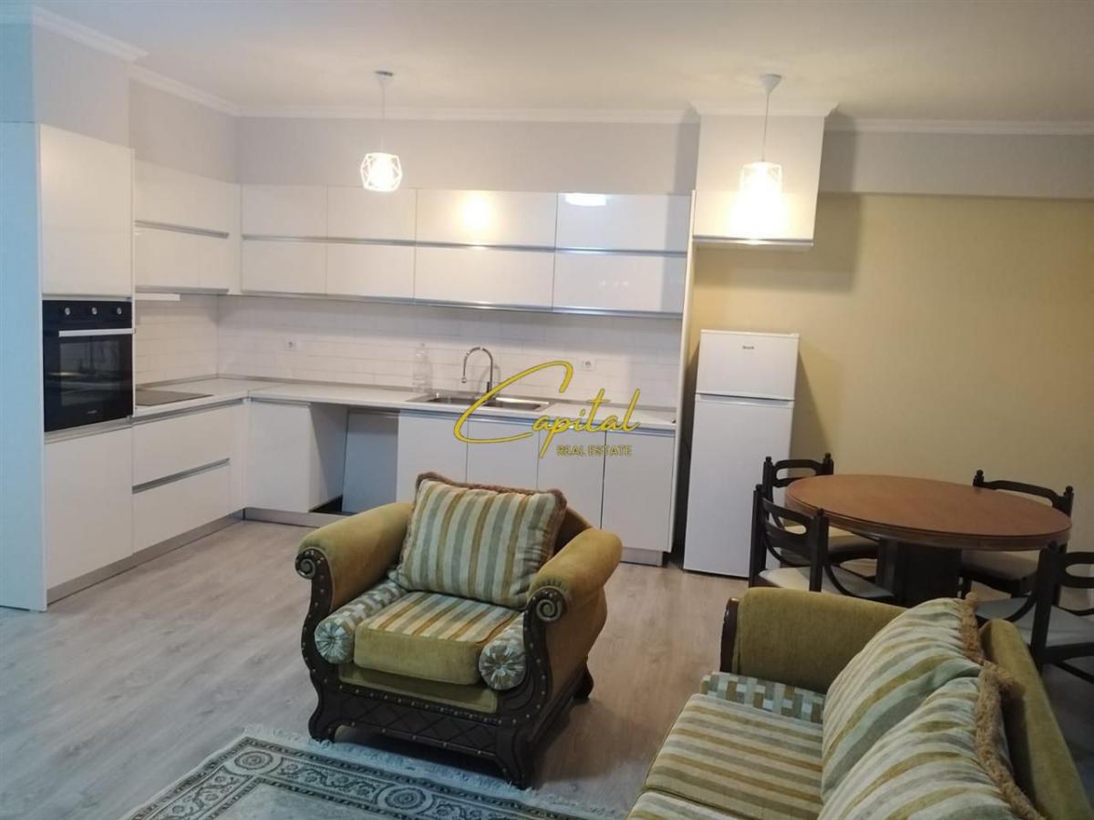 Apartament me qera 2+1 21 dhjetori 600 euro