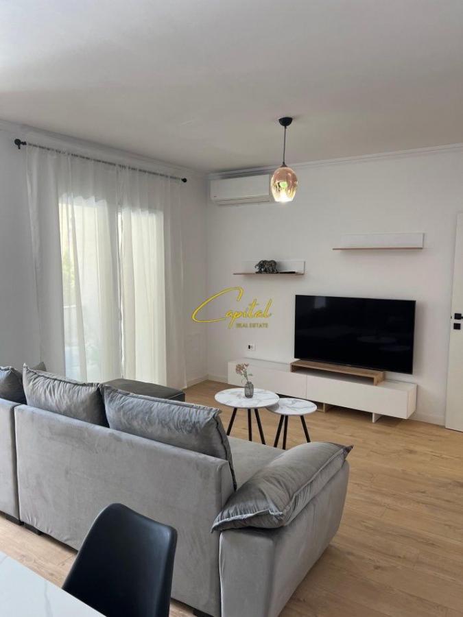 Apartament me qera 2+1 bulevardi zogu 1 950 euro