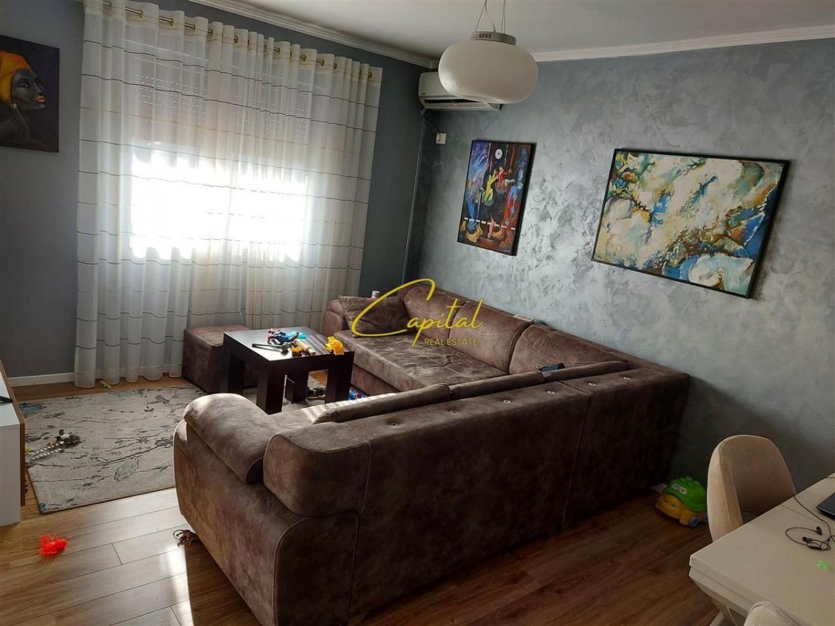 Apartament me qera 2+1 spitali qsut 50.000 leke
