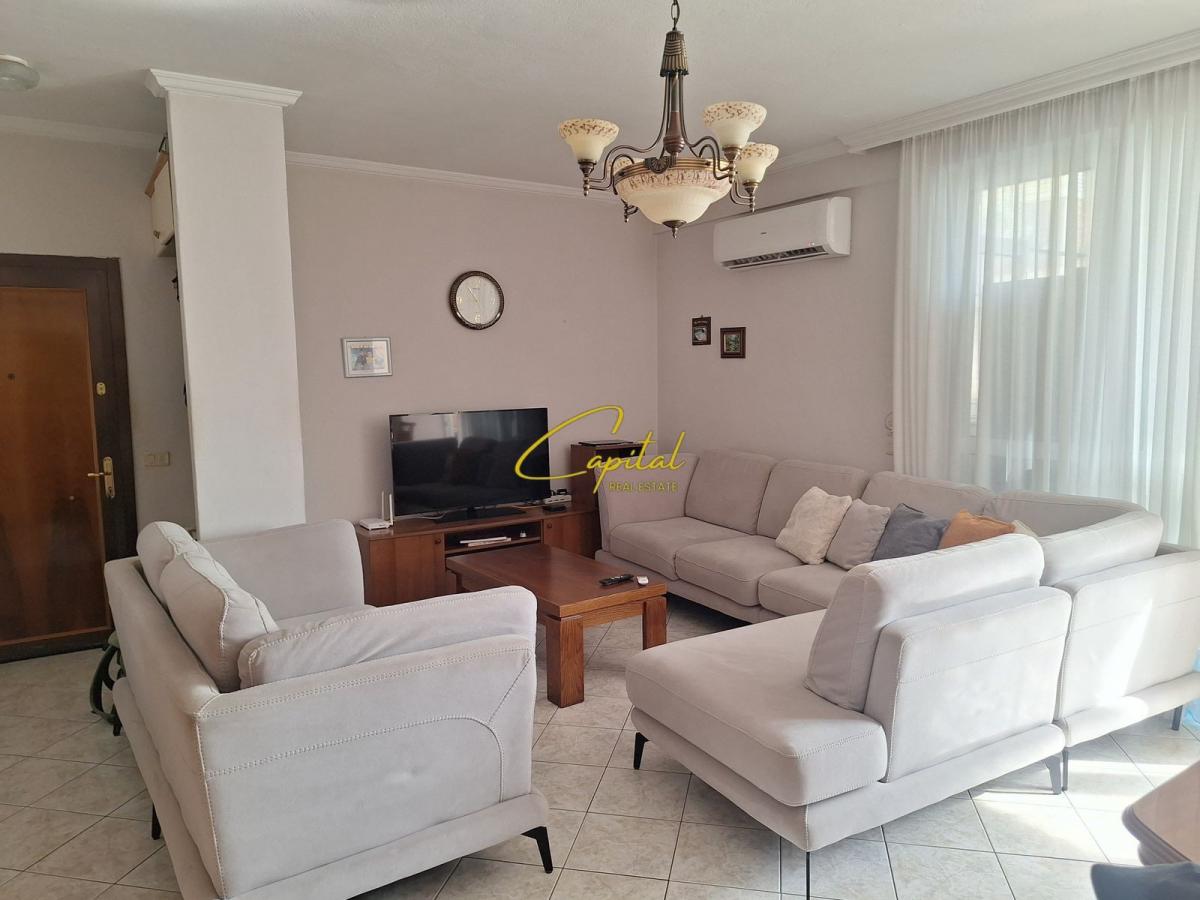 Apartament me qera 3+1+2 rruga e dibres 700 euro
