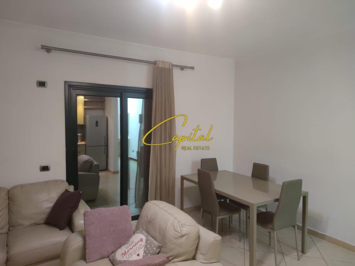 Apartament me qera 2+1 rruga feirt xhajko 70.000 leke