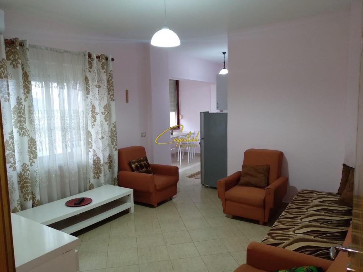 Apartament me qera 1+1 rruga kongresi i manastirit 52.000 leke