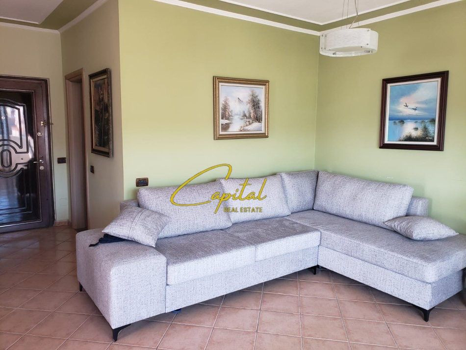 Apartament me qera 2+1 komuna e parisit 650 euro