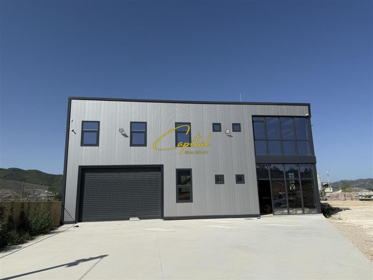Shitet kapanon 3.600 m2 vaqarr 1.800.000 euro