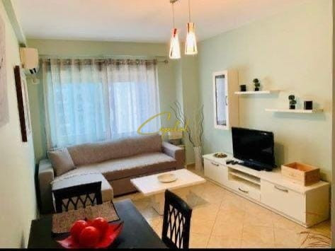 Apartament me qera 1+1 21 dhjetori 55.000 leke