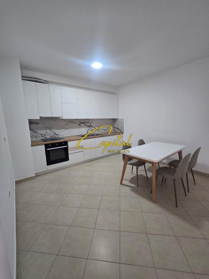 Apartament me qera 3+1+2 don bosko 800 euro