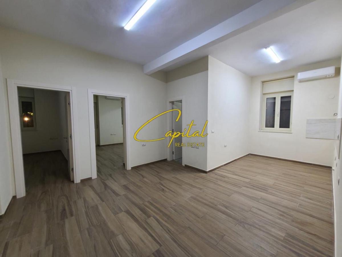 Zyre me qera 75 m2 bulevardi zogu i 100.000 leke