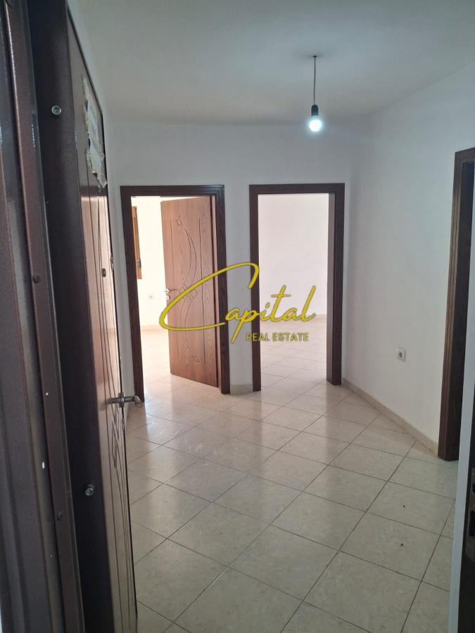 Shitet apartament 1+1 kamez 58.000 euro