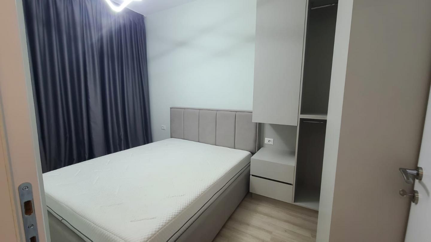 JEPET ME QIRA APARTAMENT 1+1 + PARKING – Rruga Riza Cerova