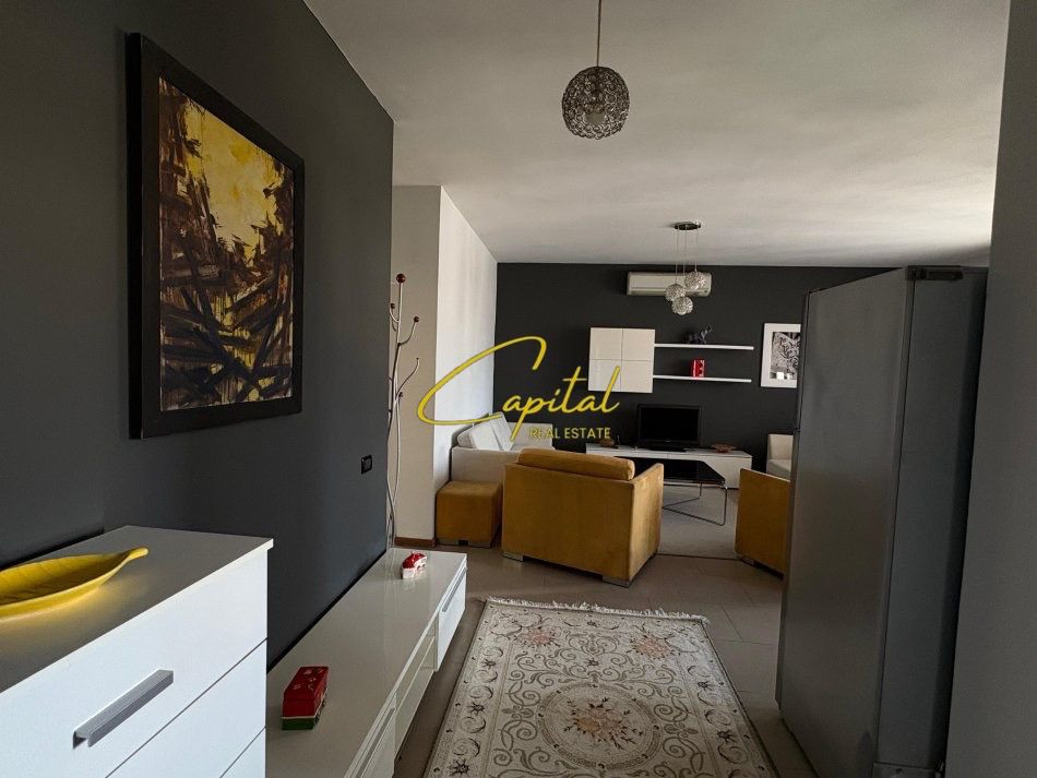 Apartament me qera 2+1 ish tregu elektrik 600 euro