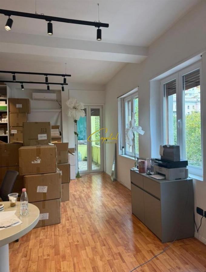 Ambient biznesi me qera 70 m2 ish blloku 800 euro