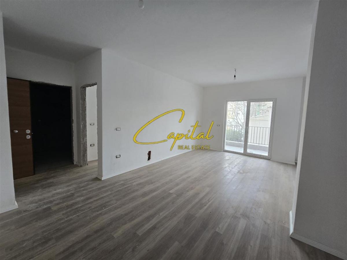 Shitet apartament 1+1 rruga dritan hoxha 126.000 euro