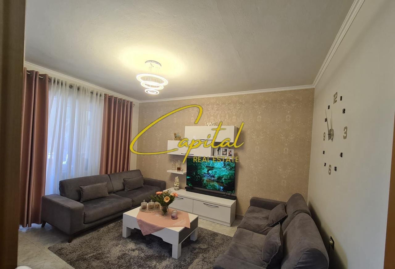 Apartament me qera 1+1 rruga kongresi i manastirit 55.000 leke