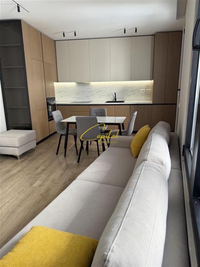 Apartament me qera 2+1+2 21 dhjetori 750 euro