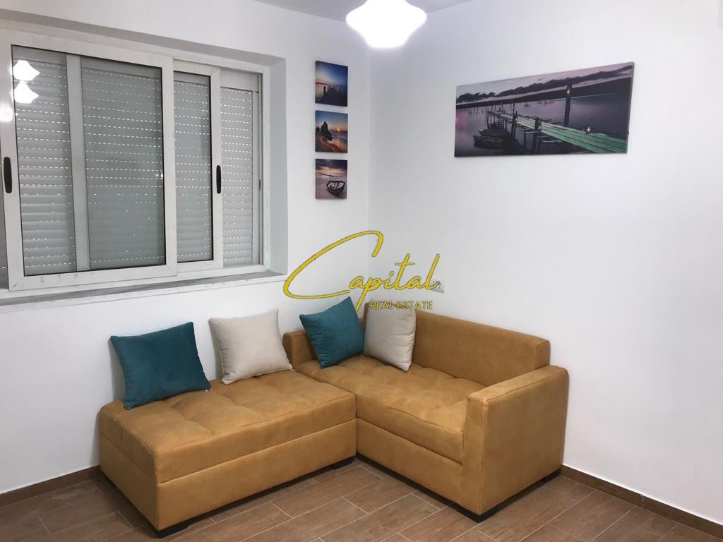 Shitet dyqan 52 m2 rruga ferit xhajko 155.000 euro