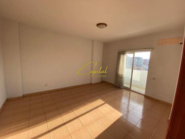 Apartament me qera 2+1 kristal center 450 euro