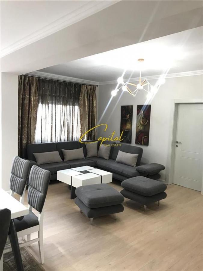 Apartament me qera 3+1+2 rruga mine peza 1.100 euro