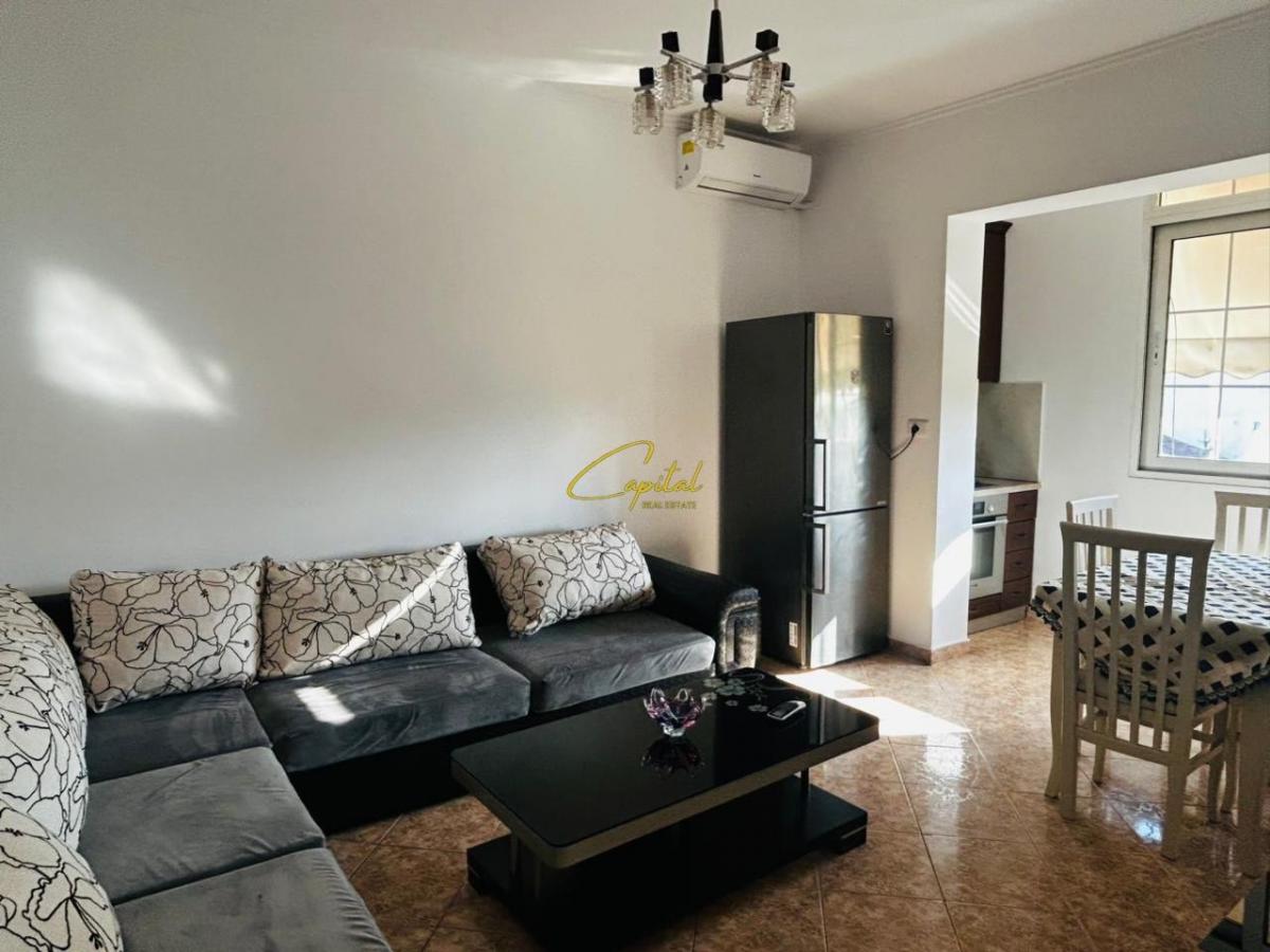 Apartament me qera 2+1 rruga ferit xhajko 50.000 leke