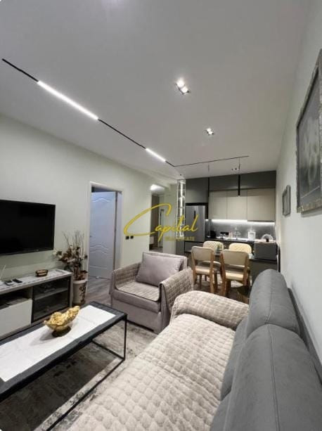 Apartament me qera 1+1 qender 970 euro