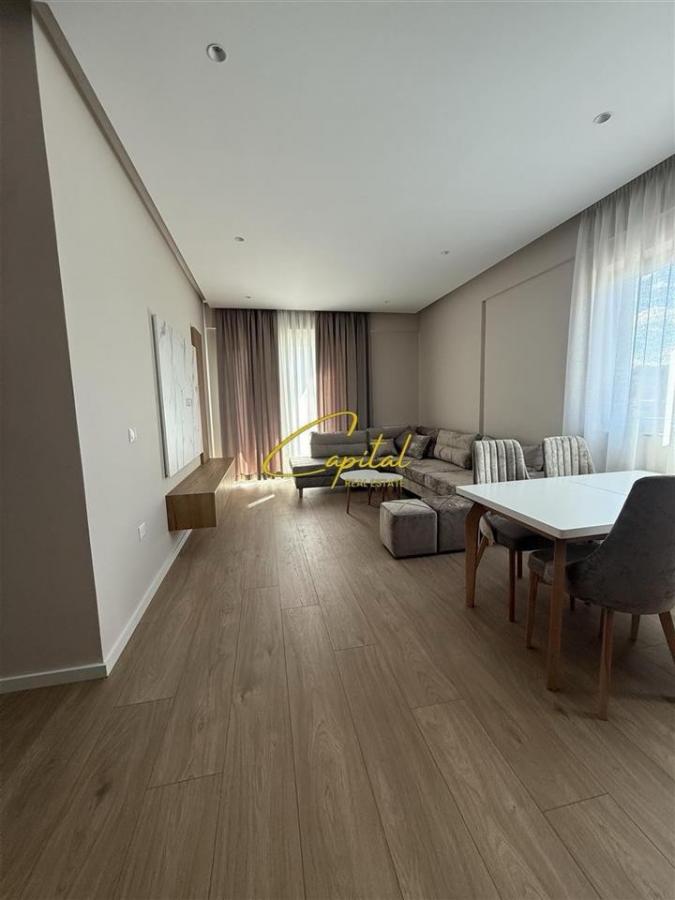 Apartament me qera 2+1 ish fusha aviacionit 800 euro