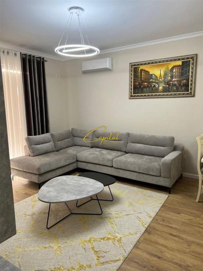 Apartament me qera 2+1 rruga e elbasanit 800 euro