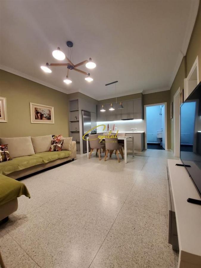 Apartament me qera 2+1 rruga e dibres 800 euro