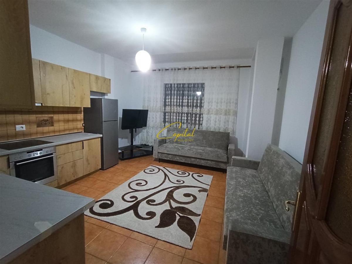 Apartament me qera 3+1+2 kinostudio 50.000 leke