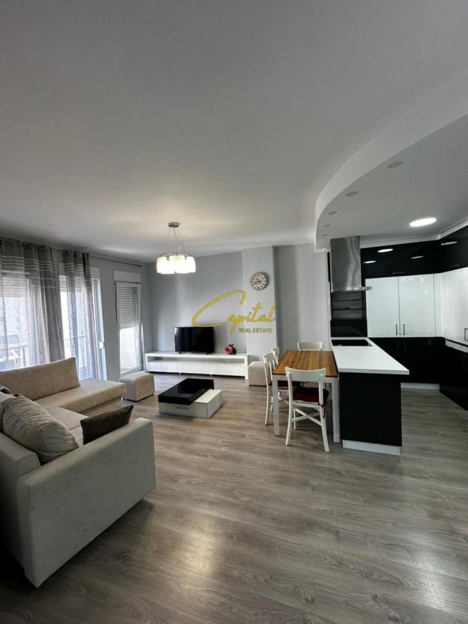 Apartament me qera 2+1 21 dhjetori 80.000 leke