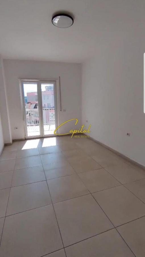 Ambient biznesi me qera 112 m2 rruga  e barrikadave 650 euro