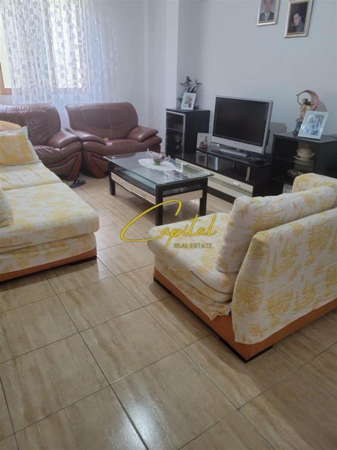 Shitet vile private 500 m2 autostrada tr-dr 275.000 euro