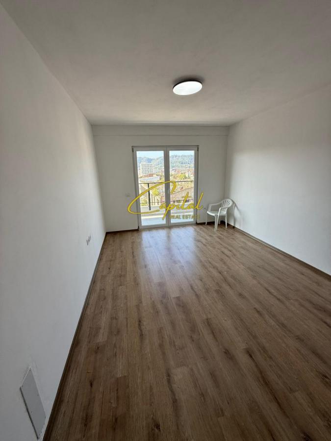 Apartament me qera 1+1 kombinat 35.000 leke