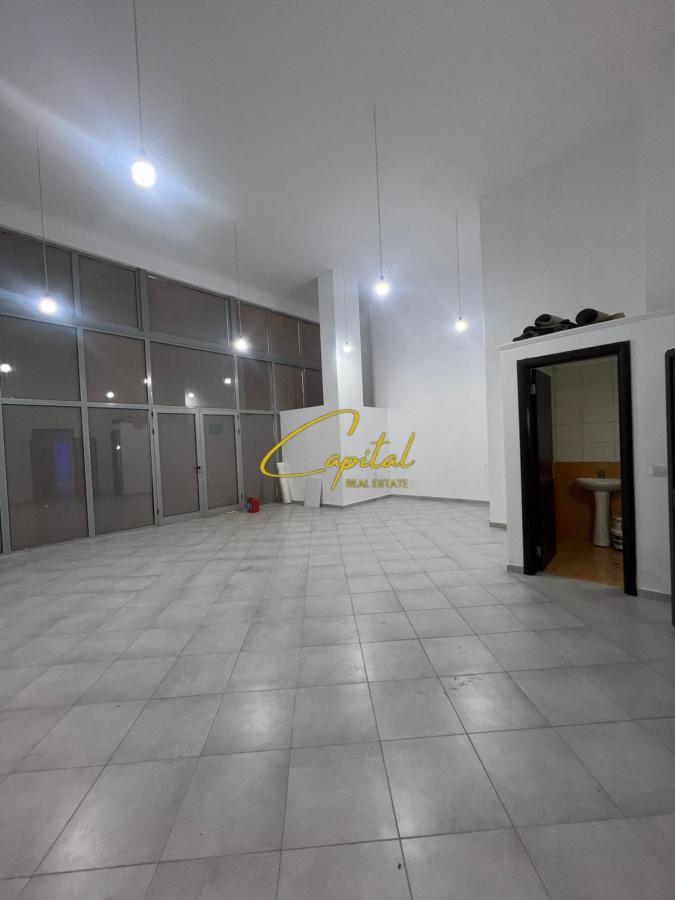 Dyqan me qera 60 m2 astir 750 euro