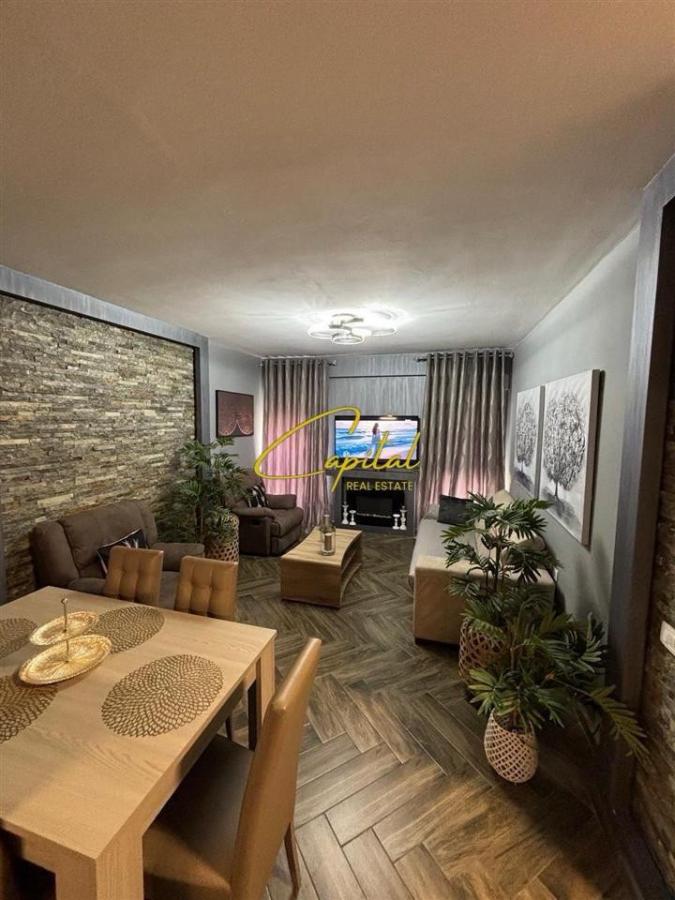 Apartament me qera 2+1 21 dhjetori 700 euro