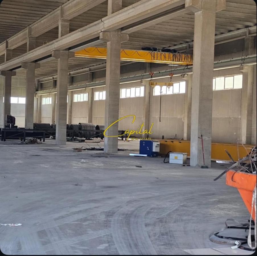 Kapanon me qera 3500 m2 autostrada tr-dr 9000 euro