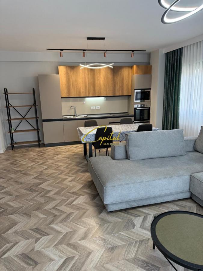 Apartament me qera 3+1 pazari i ri 900 euro