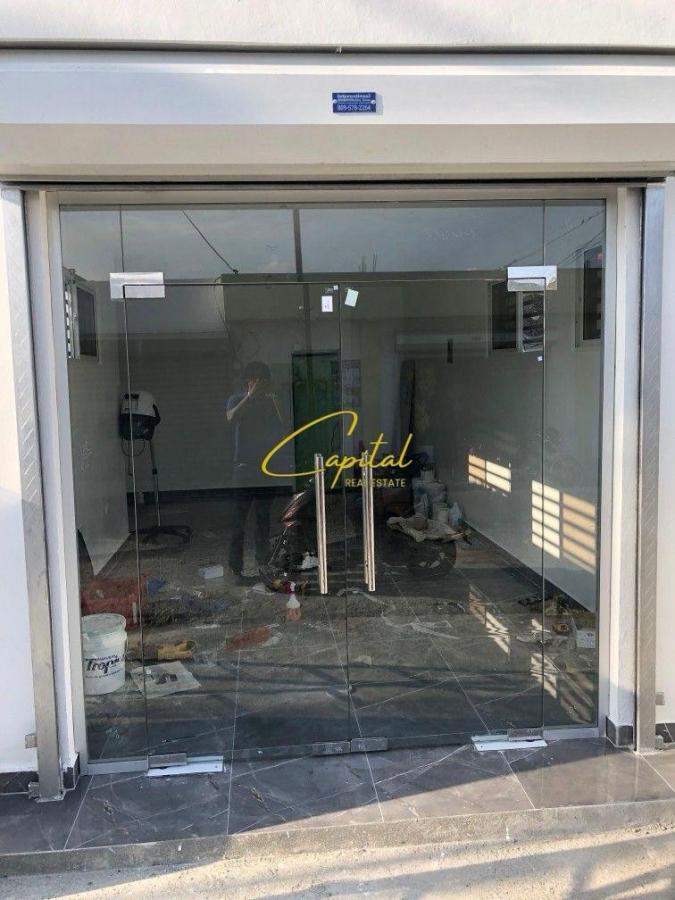 Dyqan me qera 50 m2 rruga e durresit 1.300 euro