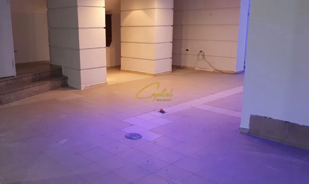 Ambiemt biznesi me qera 170 m2 vasil shanto 750 euro