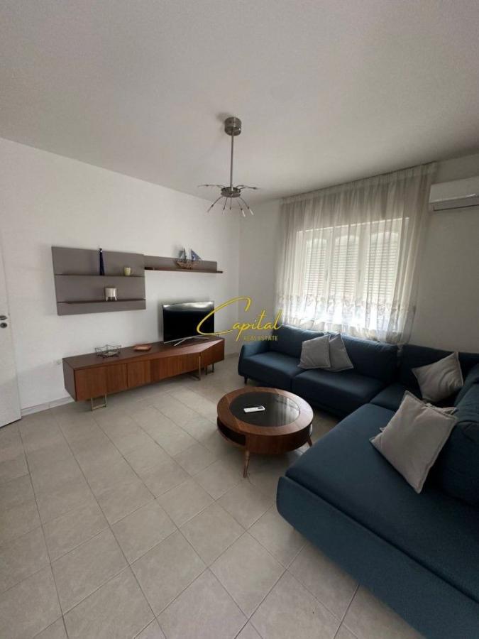 Apartament me qera 2+1 pazari i ri 600 euro