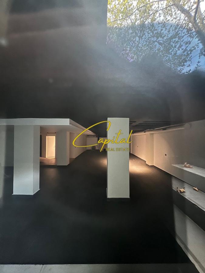 Ambient biznesi me qera 250 m2 blv bajram curri 800 euro