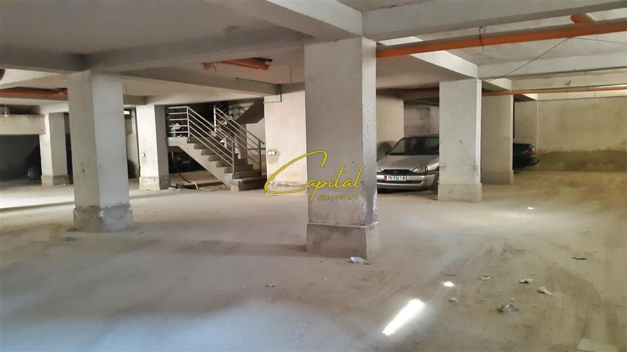 Shitet garazh 573 m2 rruga e dibres 286.000 euro