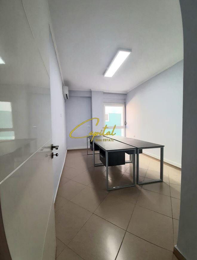 Zyre me qera 95 m2 qender 800 euro