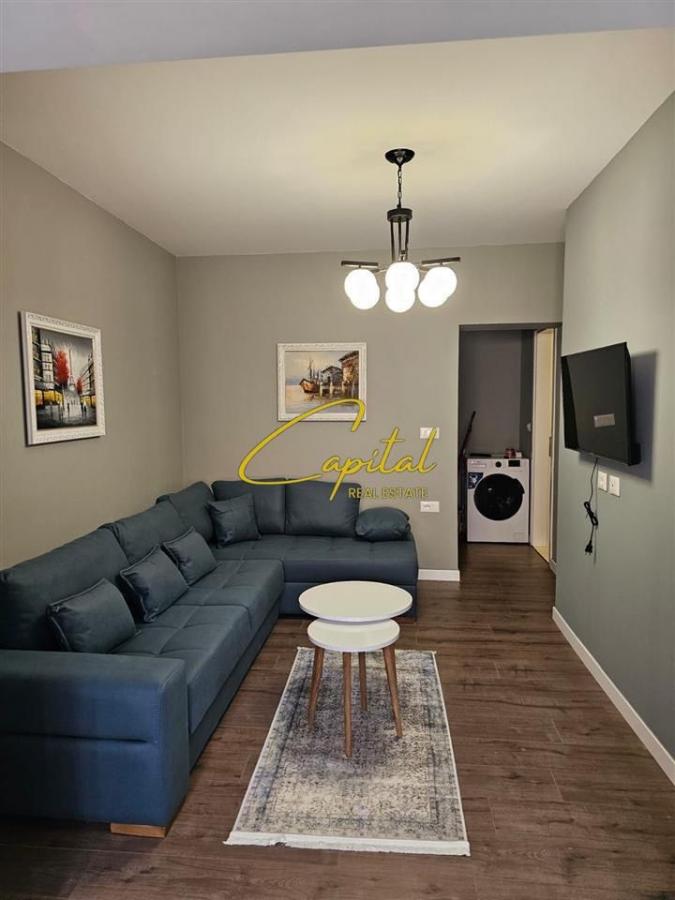 Apartament me qera 1+1 rruga fortuzi 700 euro