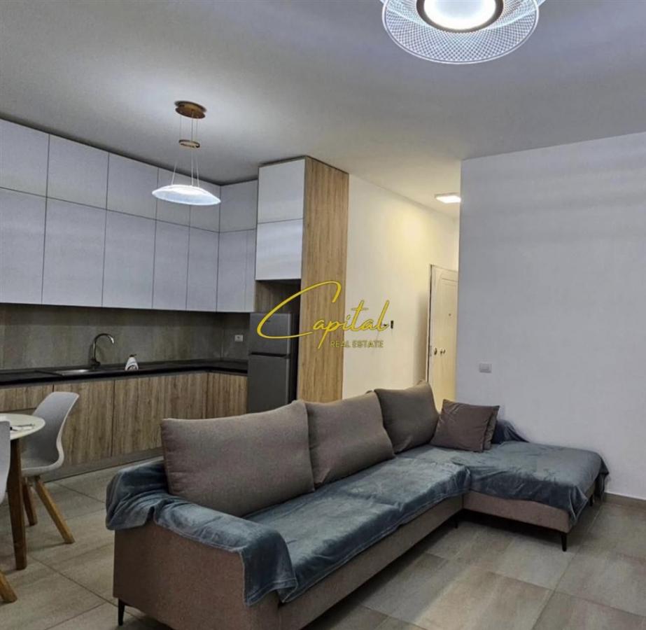 Apartament me qera 1+1 kopshti botanik 500 euro