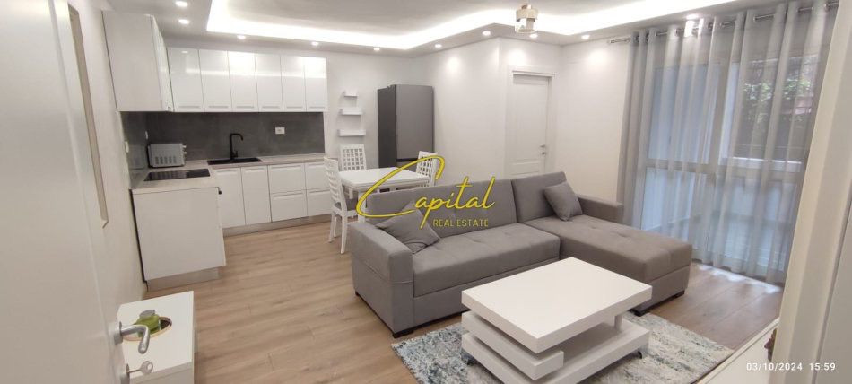 Apartament me qera 2+1 qender 800 euro