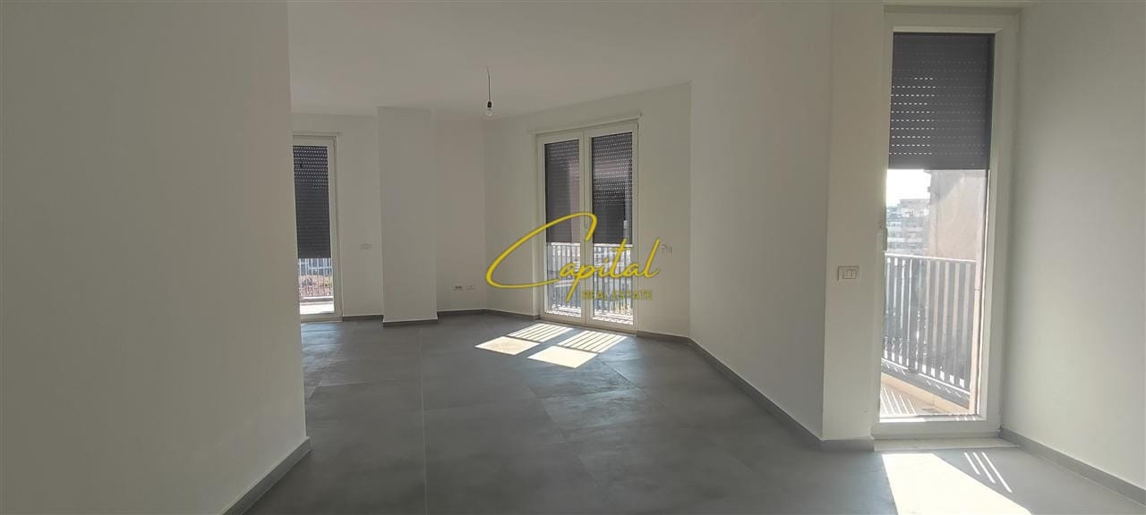 Ambient biznesi me qera 220 m2 qender 2.500 euro