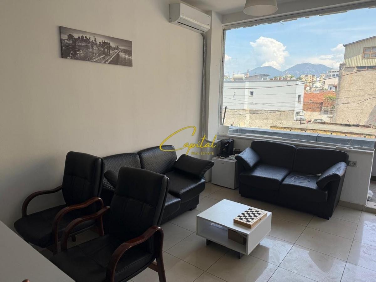 Zyre me qera 30 m2 qender 350 euro