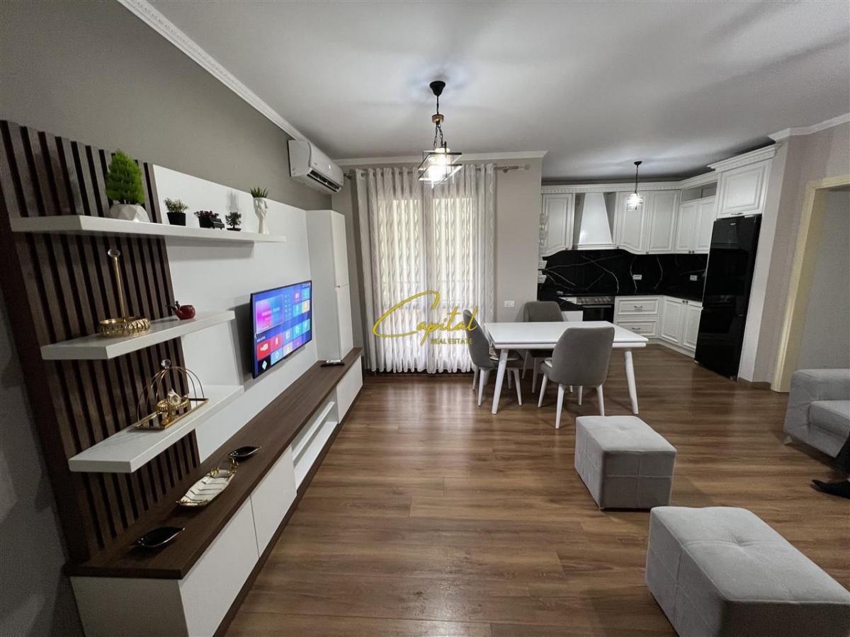 Shitet apartament 2+1+2 kopshti botanik 280.000 euro