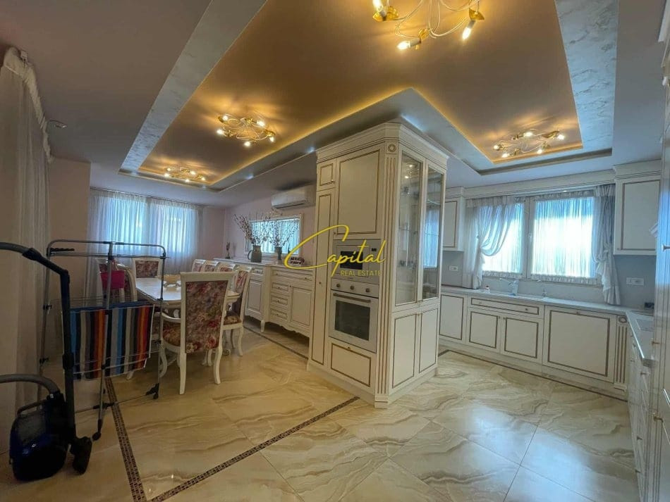 Shite penthouse 227 m2 liqeni i thate 435.000 euro